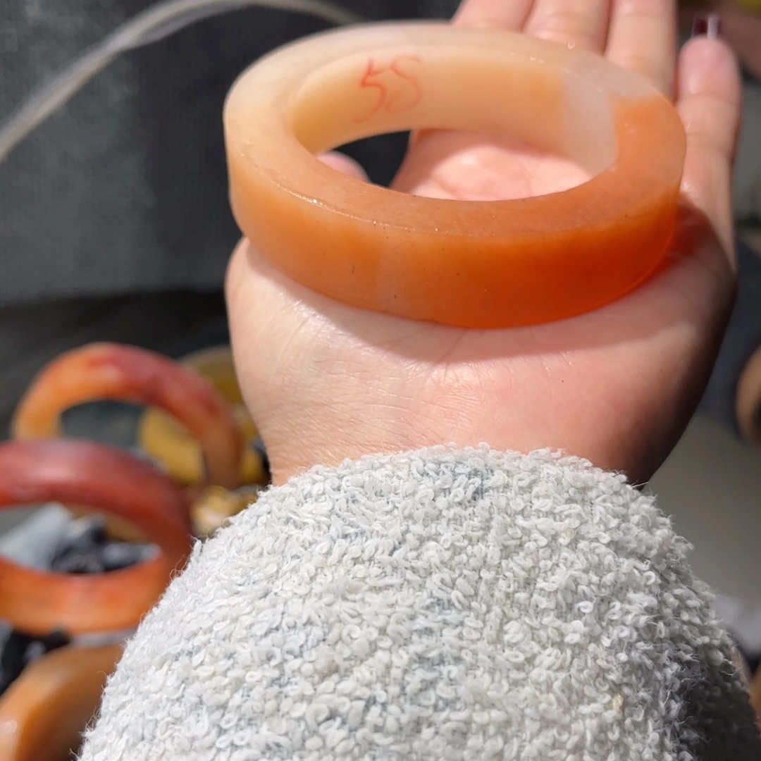 香***）石英质玉未镶嵌手镯定制