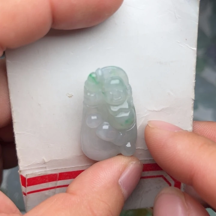 翡翠未镶嵌颈饰站佛