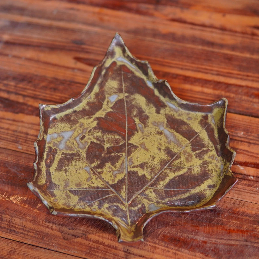 土色枫叶盘 23cm*21cm LXP134