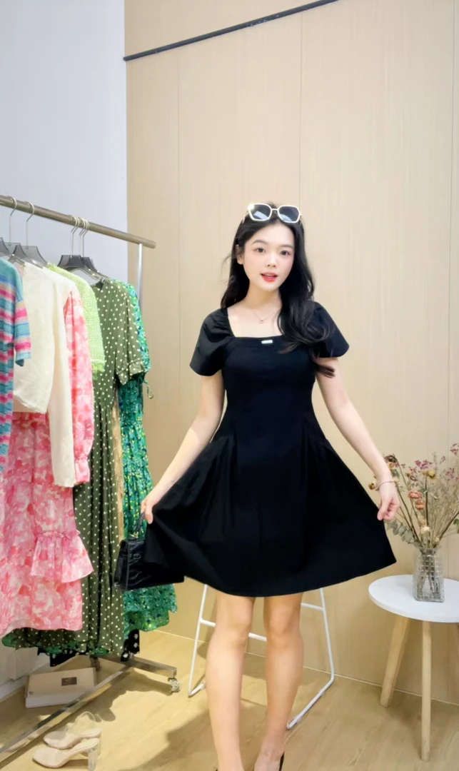 【小雅家】气质方领短袖夏季套头连衣裙连衣裙修身赫本风时尚显瘦