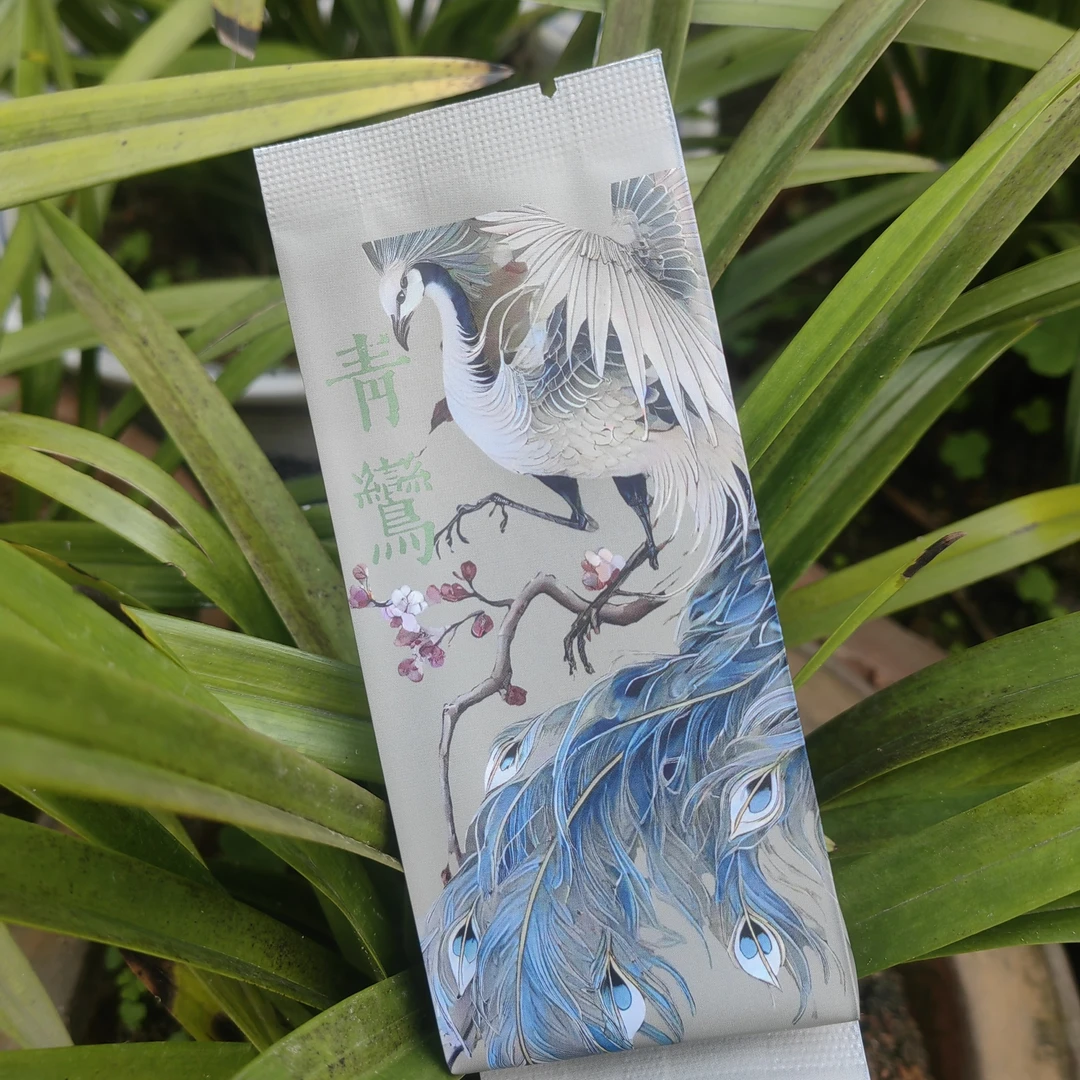 武夷山岩茶名丛花香馥郁，生津回甘，持久耐泡