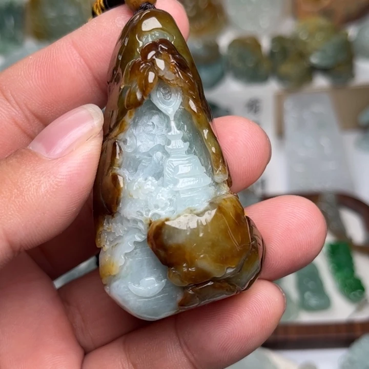 翡翠未镶嵌颈饰山水手把件