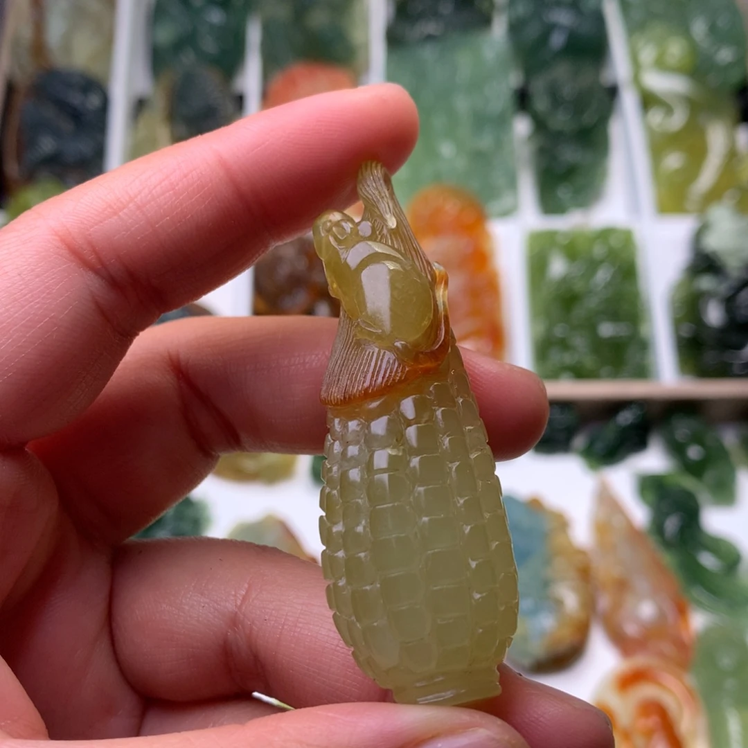 蛇纹石玉未镶嵌手把件玉米