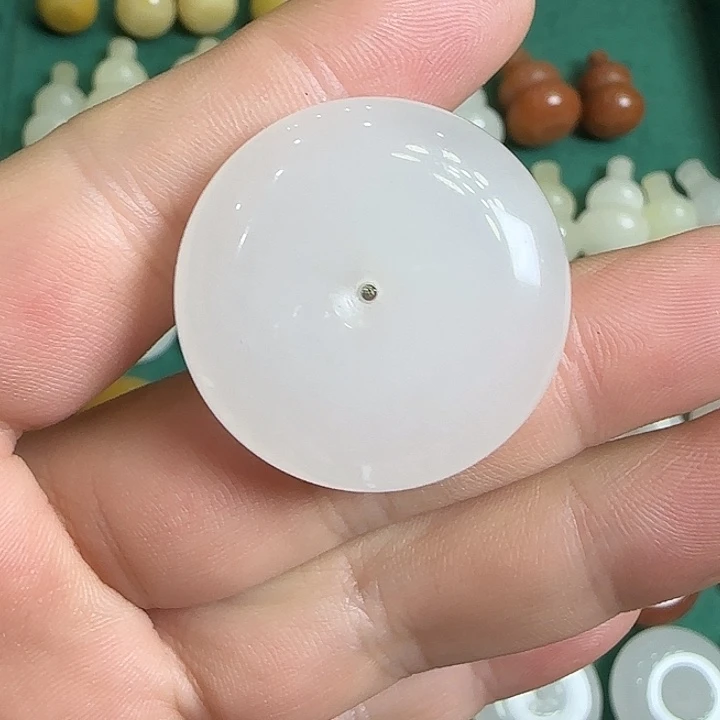 石英质玉（金丝玉）合金颈饰金丝玉平安扣
