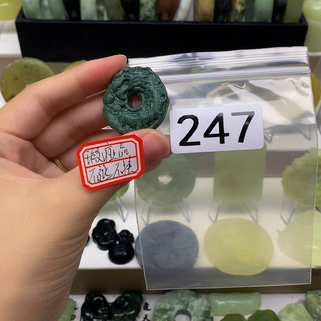 蛇纹石玉颈饰未镶嵌