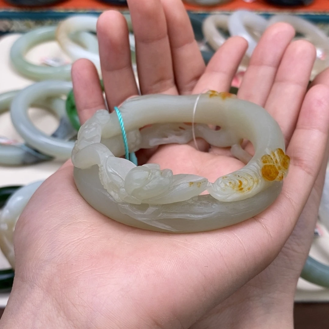 和田玉手镯未镶嵌爱****包手镯定制