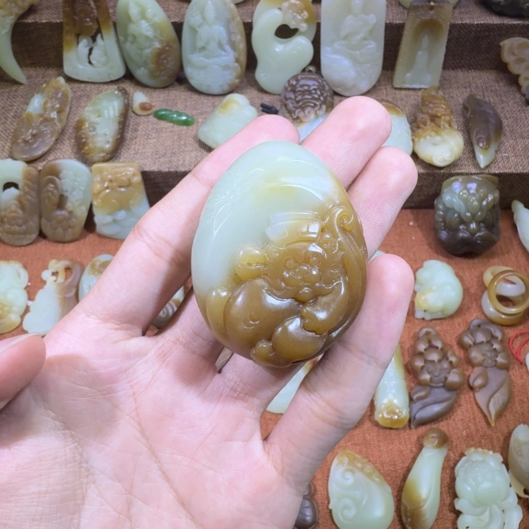 和田玉未镶嵌颈饰