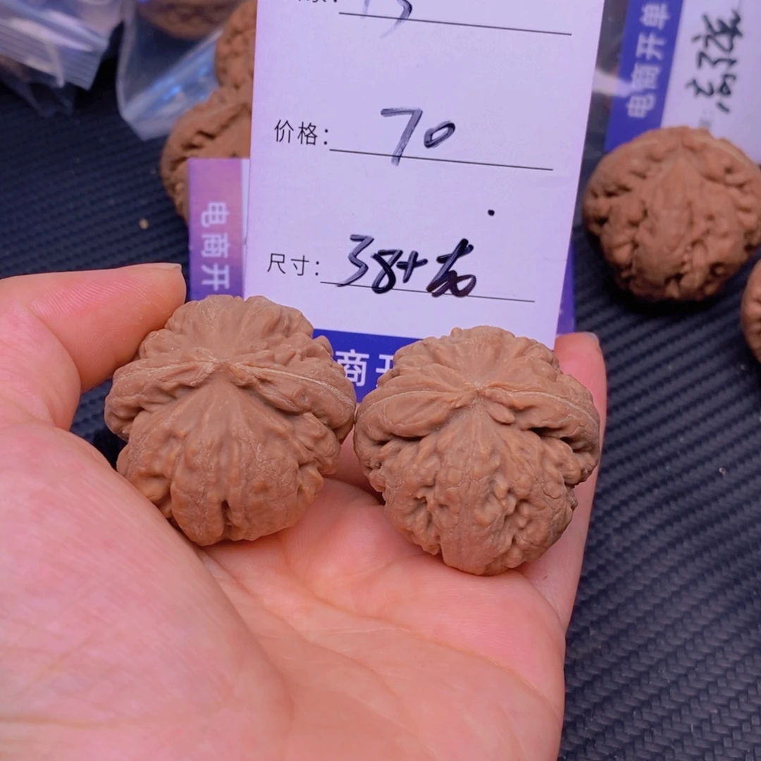 文玩核桃霸王龙核桃