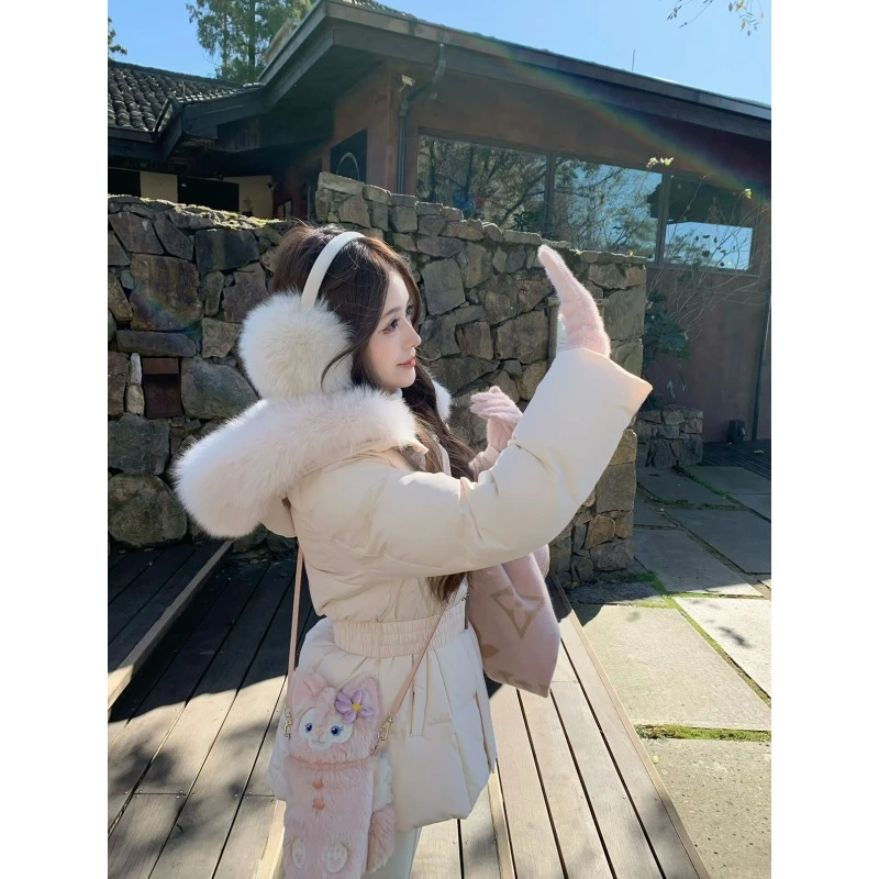 粉色大毛领连帽羽绒服女冬季2025新款收腰显瘦90白鸭绒面包服外套