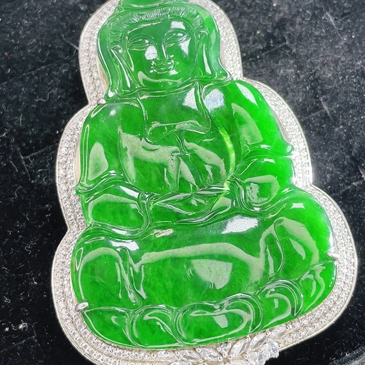 翡翠未镶嵌颈饰97