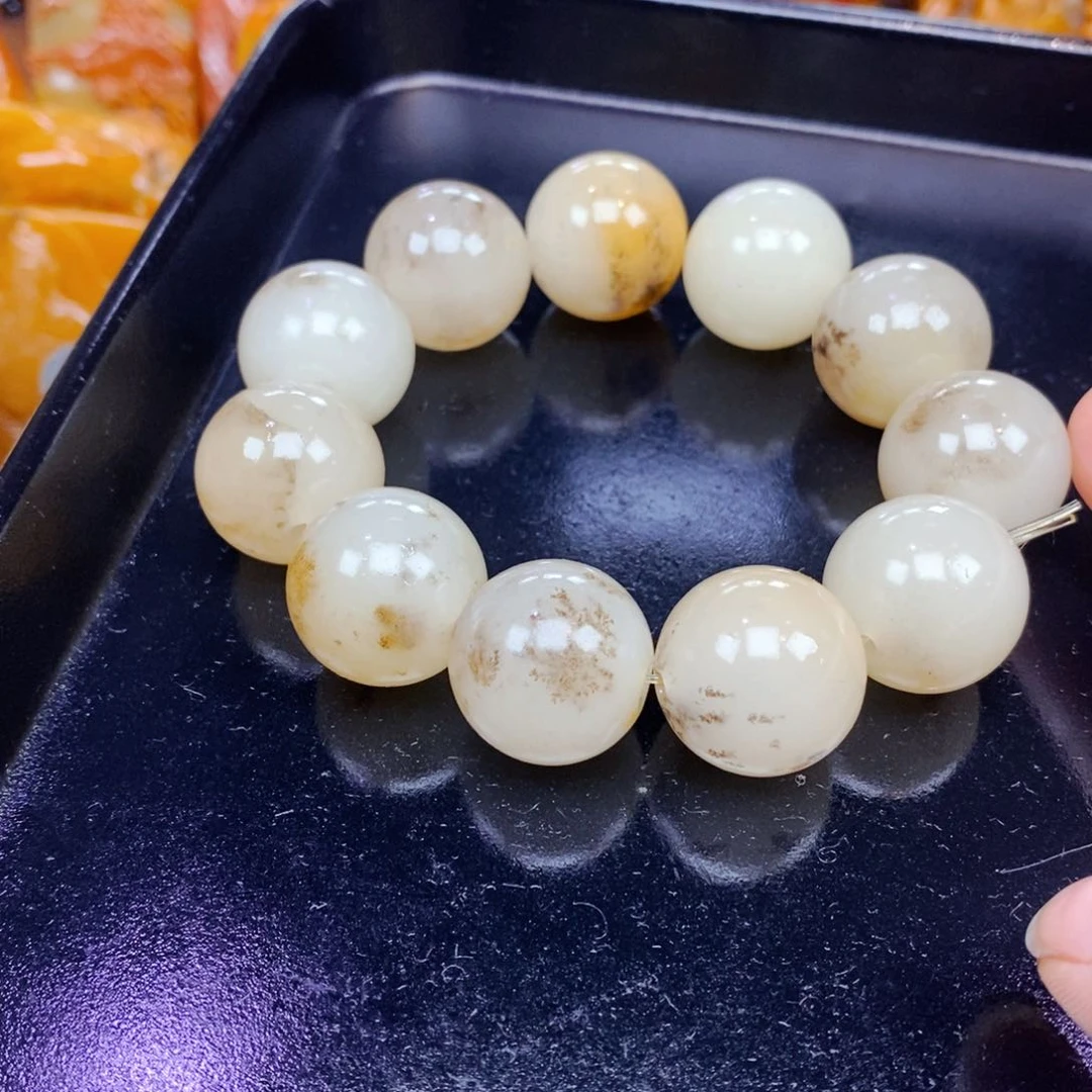 未镶嵌石英质玉（黄龙玉）颈饰