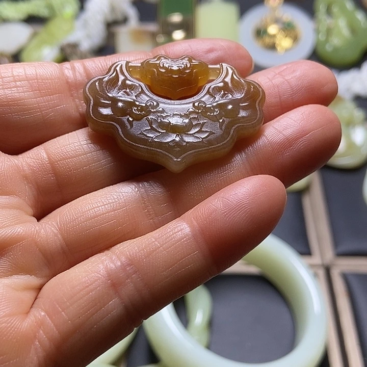 和田玉未镶嵌挂件