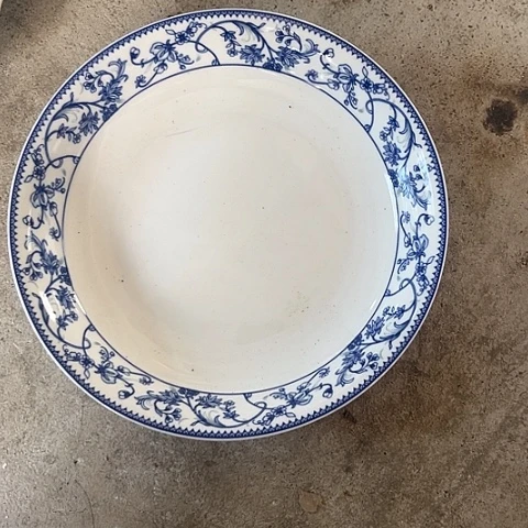 陶瓷8寸深窝盘一个
