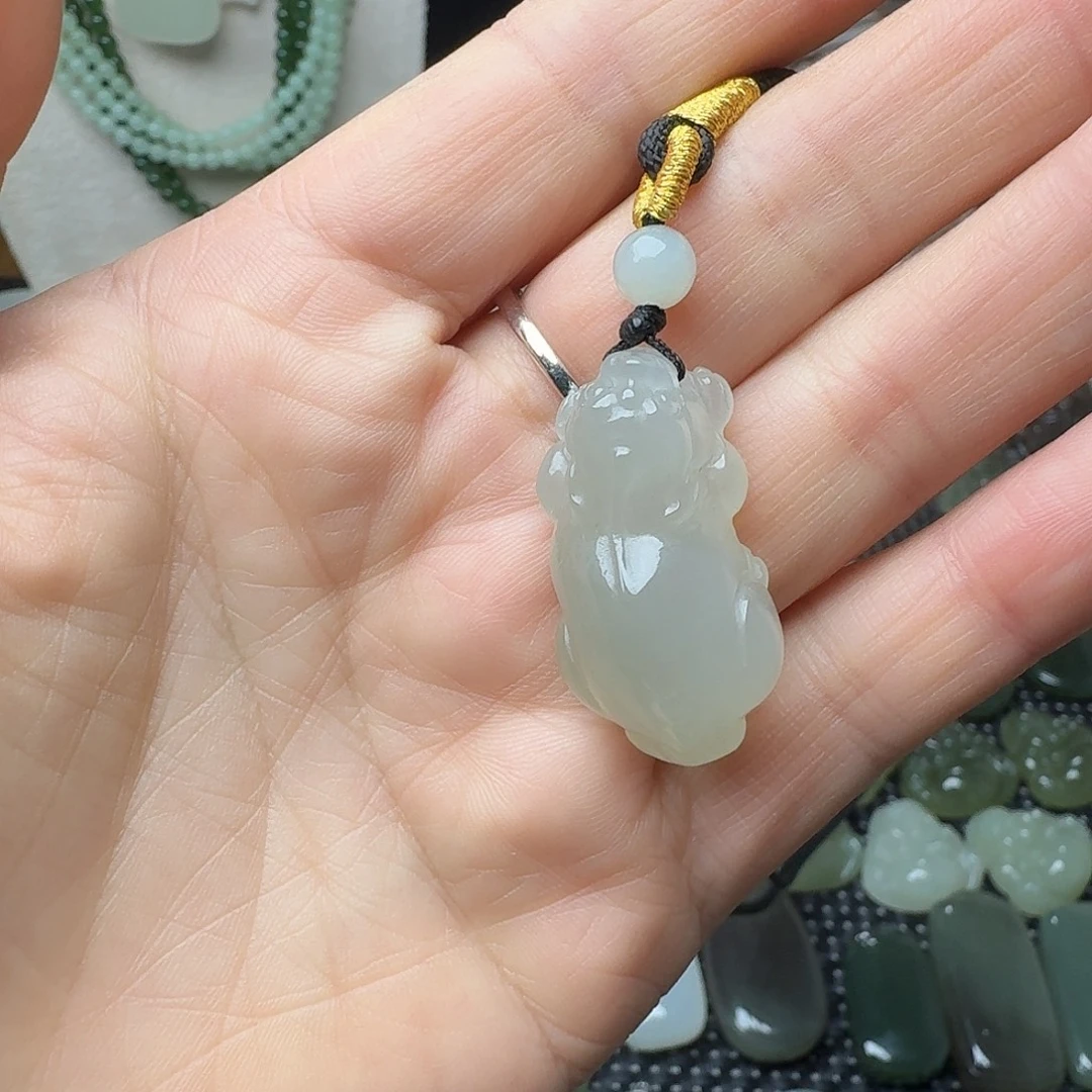 豌***.和田玉未镶嵌颈饰