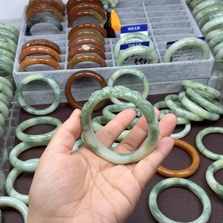 蛇纹石玉手镯未镶嵌