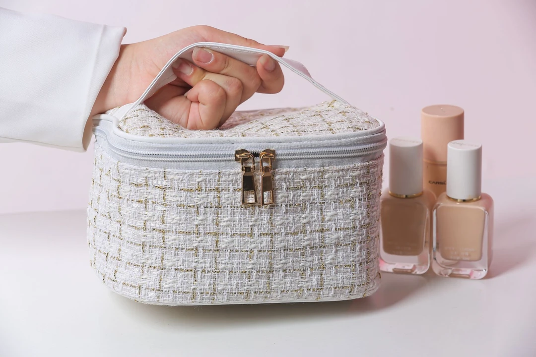 简约化妆包便捷时尚网红休闲风小香风