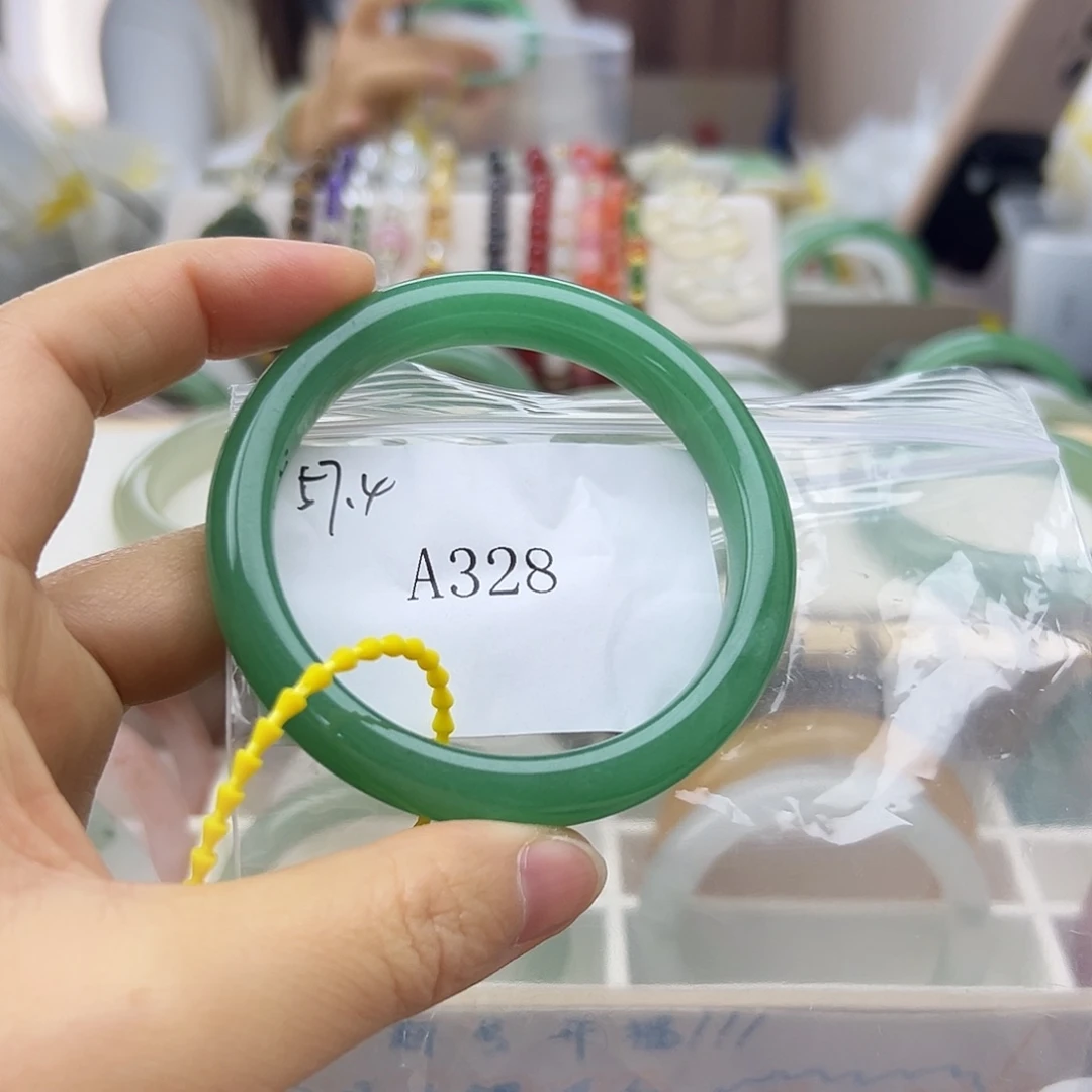 石英质玉未镶嵌手镯