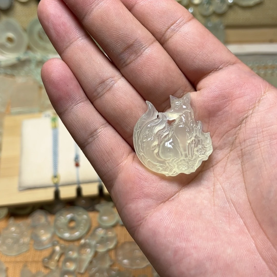 唐***夕未镶嵌岫玉颈饰吊坠