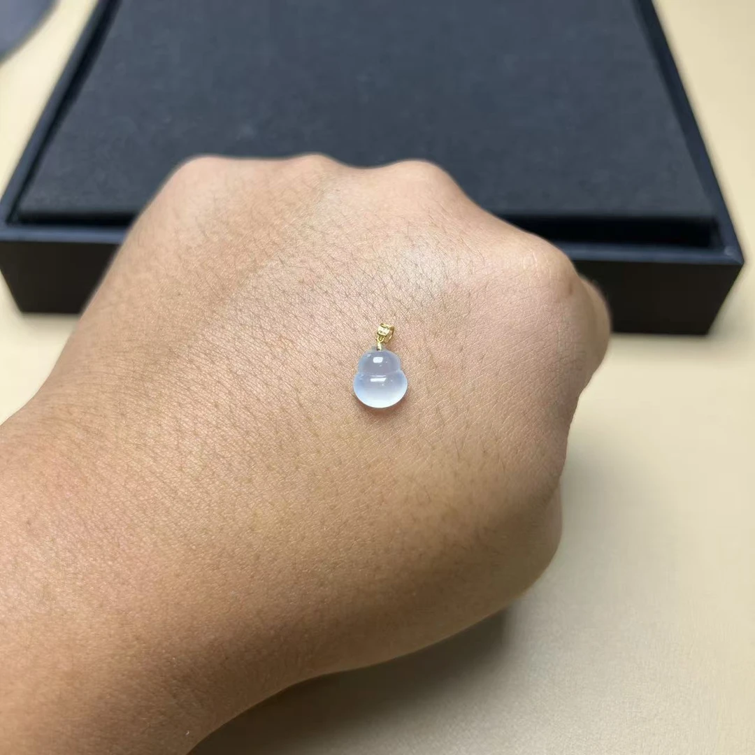 翡翠葫芦吊坠高冰种水头好光感好18K金女式福禄常伴高贵气质轻奢