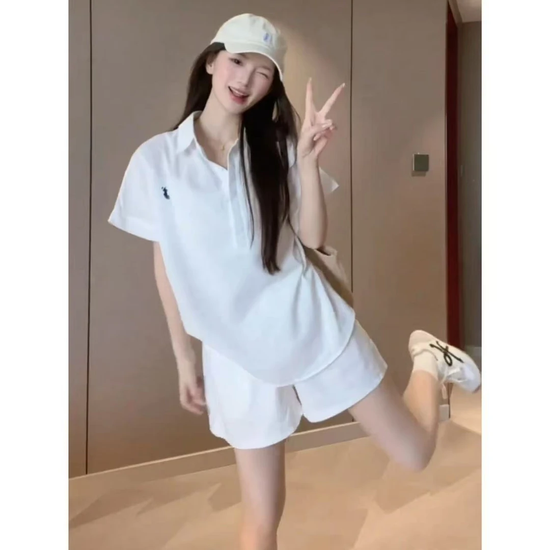 西西 【感觉至上】老钱风polo领遮肉显瘦上衣+短裤两件套