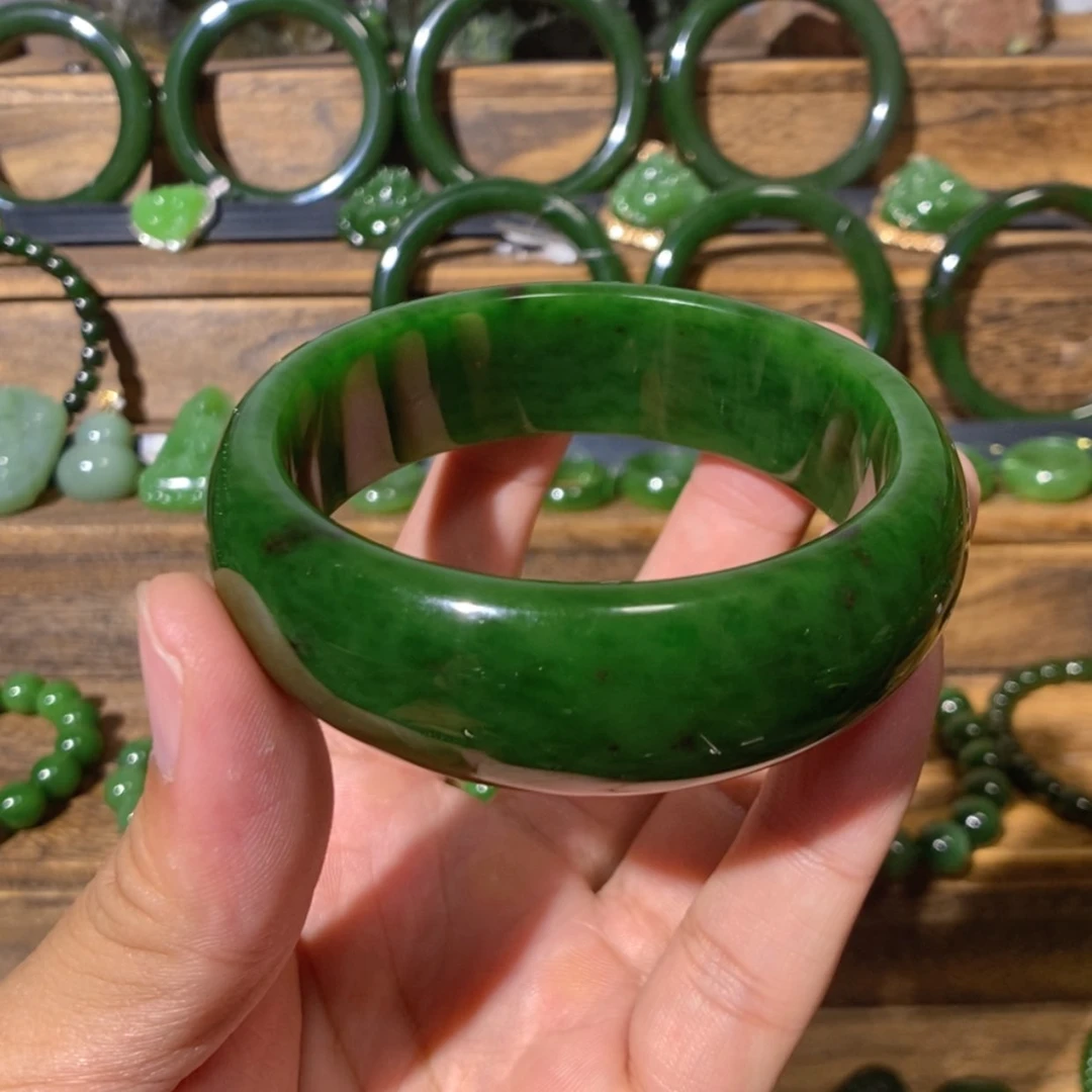 【闪购商品】吊坠(不含链)未镶嵌和田玉俄七红皮菠菜绿手镯58.6