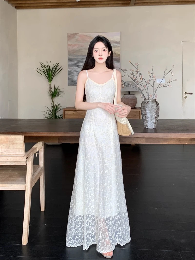 法式高端吊带连衣裙女2025年夏季高级感气质初恋海边度假沙滩长裙