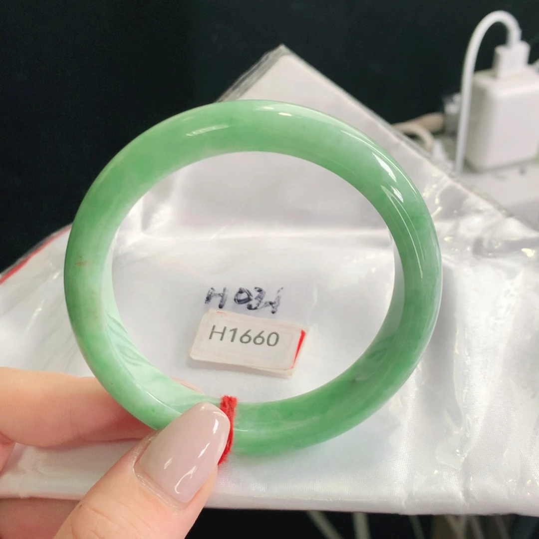 翡翠手镯未镶嵌天然翡翠手镯01