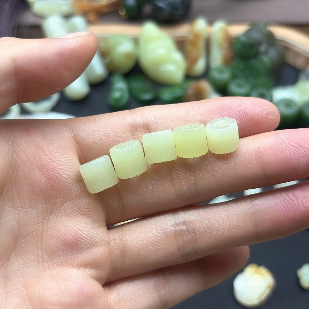 和田玉未镶嵌颈饰?**?拍一发一