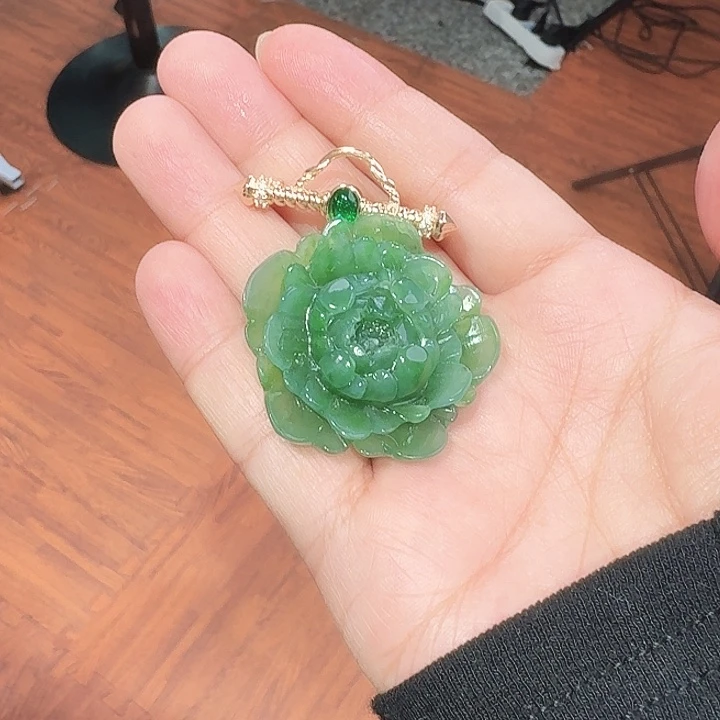 丁****和田玉未镶嵌颈饰