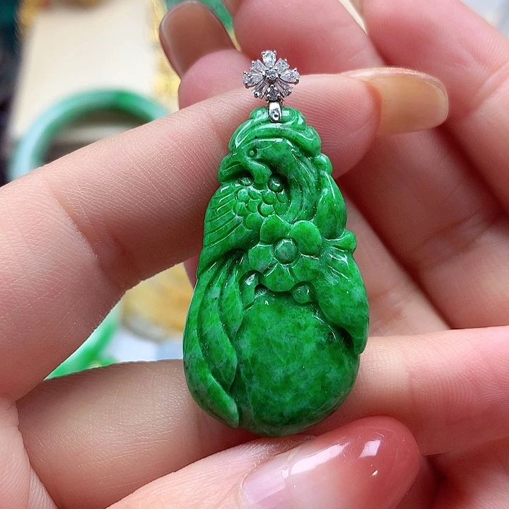 颈饰18K金镶嵌翡翠翡翠