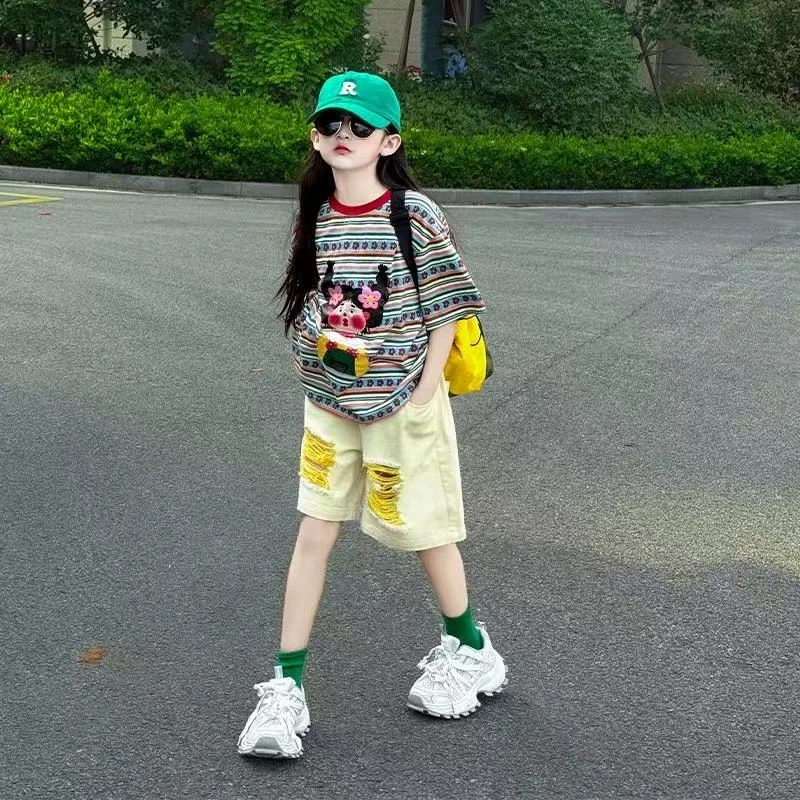 女童夏装2025新款韩版洋气条纹宽松休闲T恤短袖牛仔破洞短裤套装
