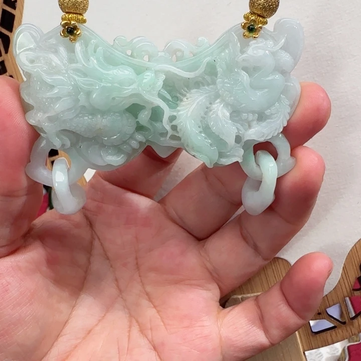 翡翠未镶嵌颈饰国风