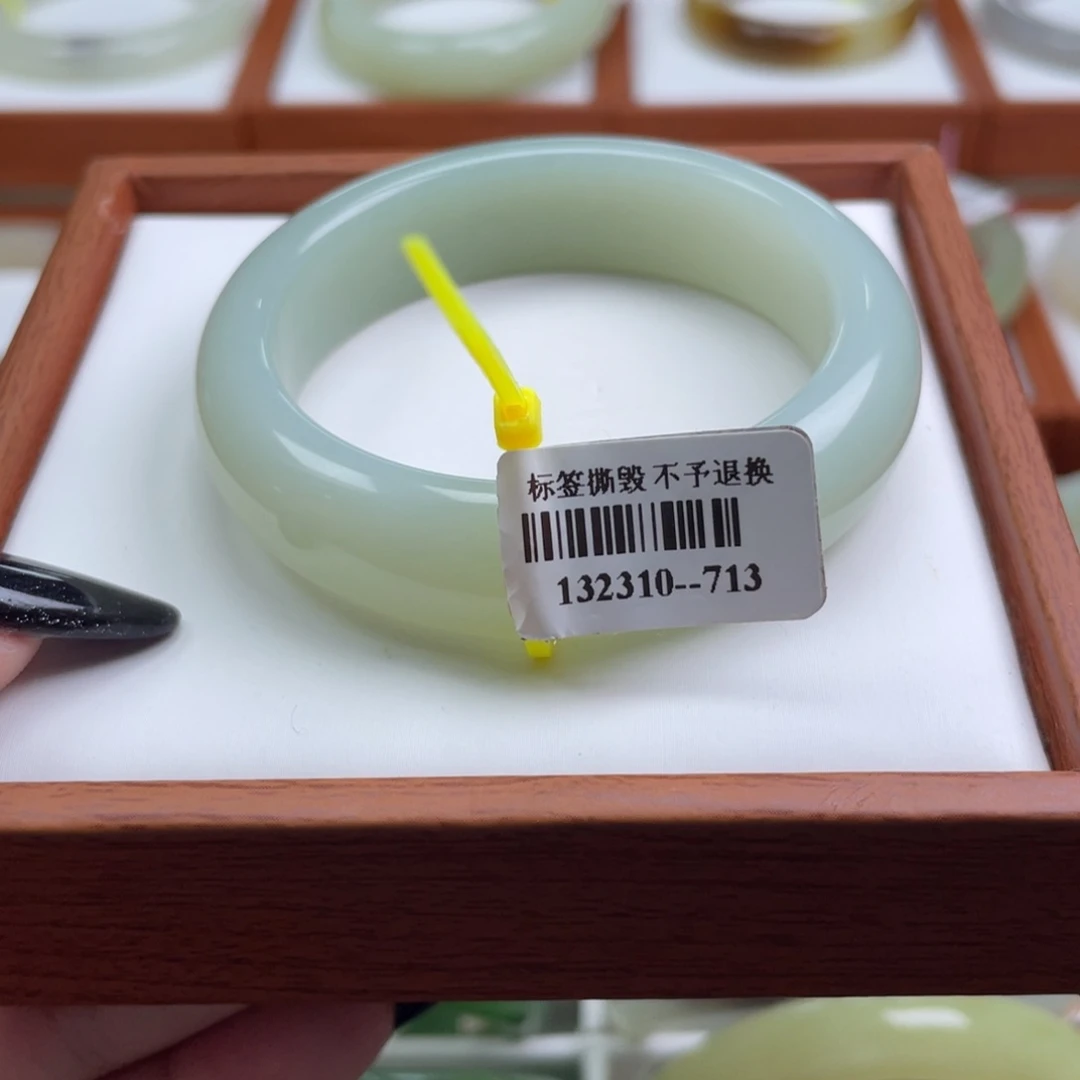 【闪购商品】未镶嵌手镯和田玉51.5