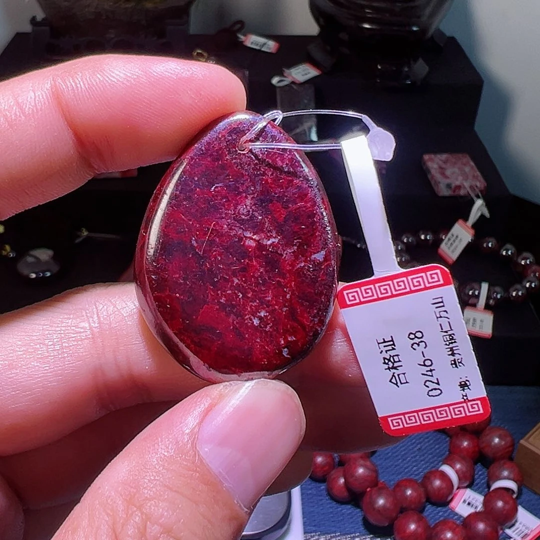 天然辰砂半**烟天然朱砂吊坠