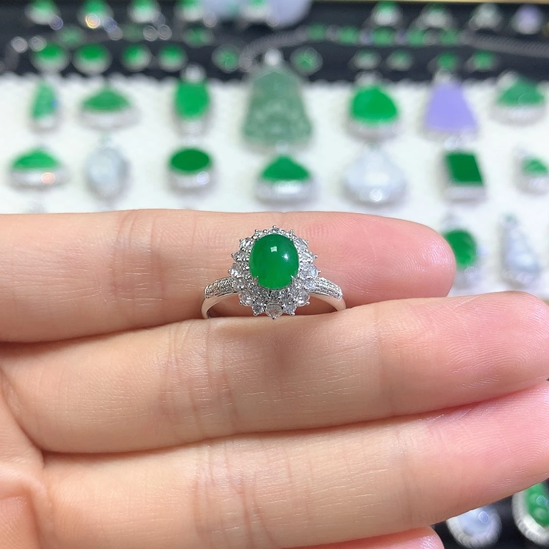 18K金镶嵌戒指翡翠戒指