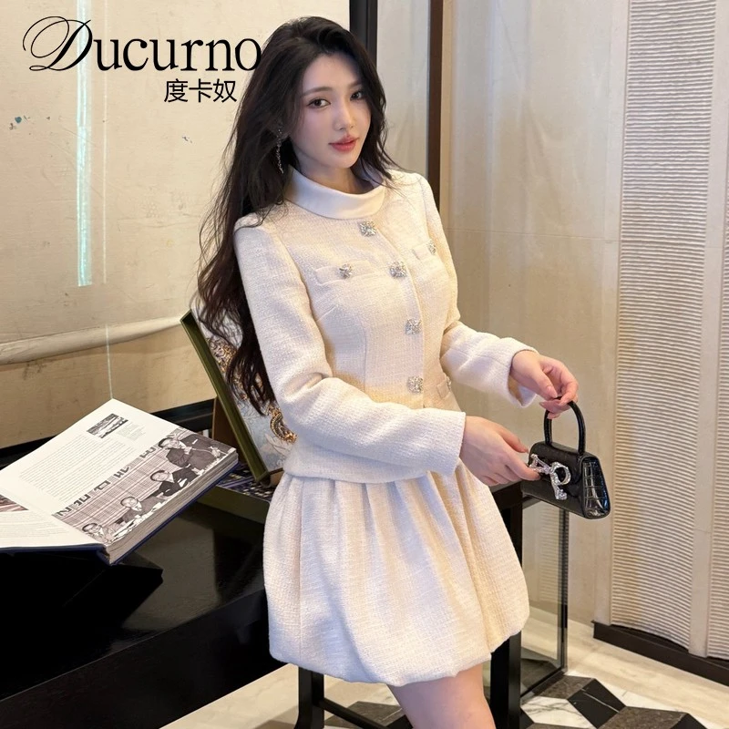 2025秋冬新款女高级感穿搭米白色长袖气质巨好看连衣裙爆款短裙子