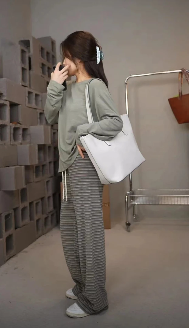 简约时尚松弛慵懒风女长袖T恤