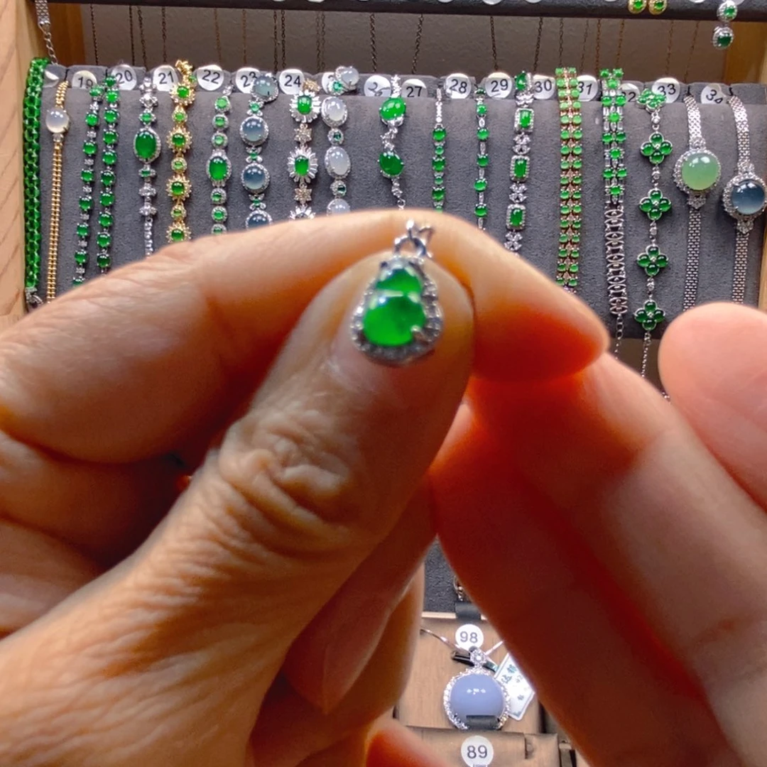 颈饰银S925镶嵌翡翠吊坠