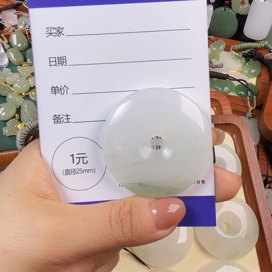 Y***咪石英质玉未镶嵌颈饰