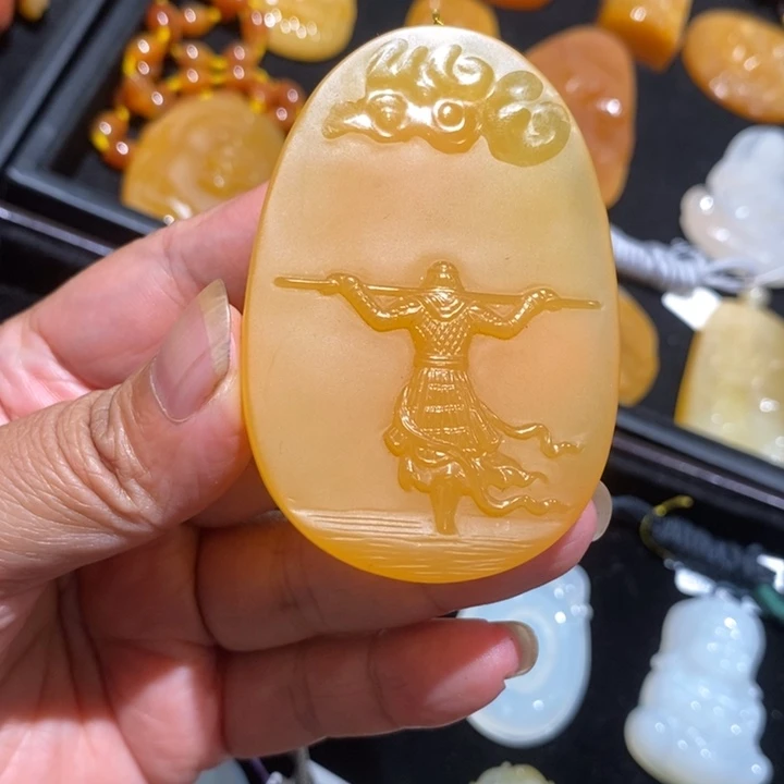 未镶嵌石英质玉（黄龙玉）颈饰