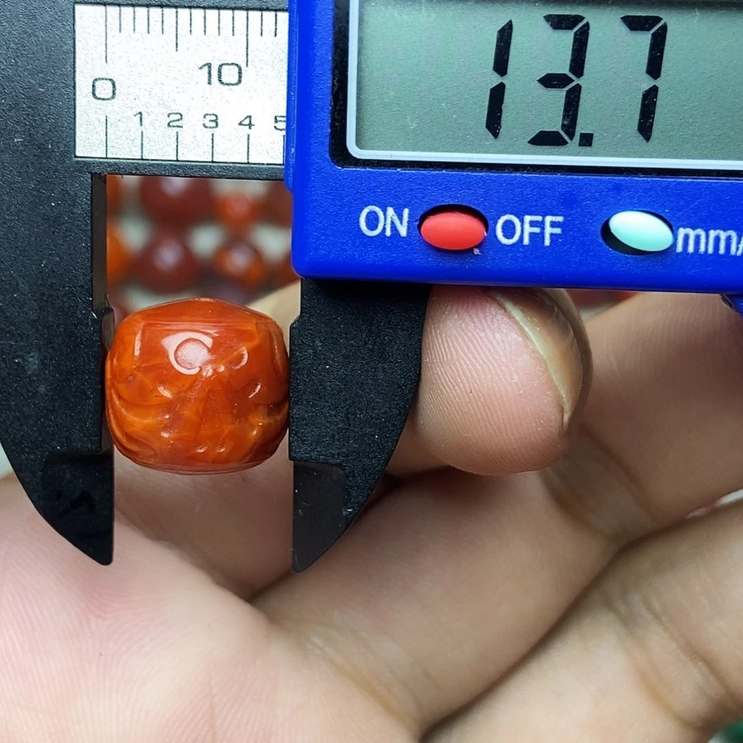 南红玛瑙未镶嵌南红玛瑙有瑕疵