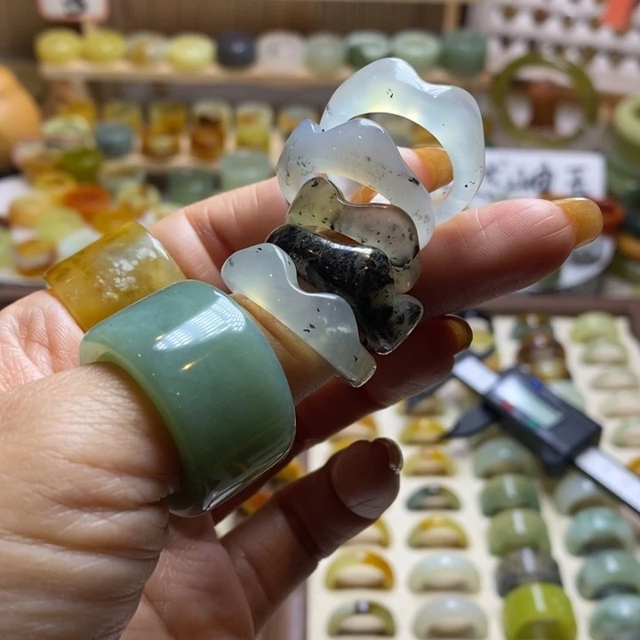 岫玉未镶嵌戒圈岫玉精品指环内径 16 到 19 随机发一个