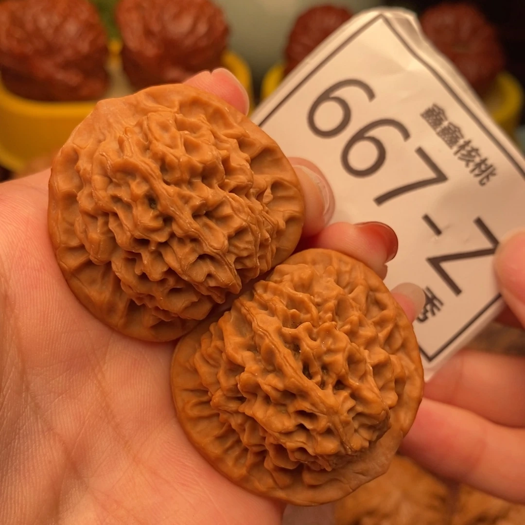桃核把件秦闷38……