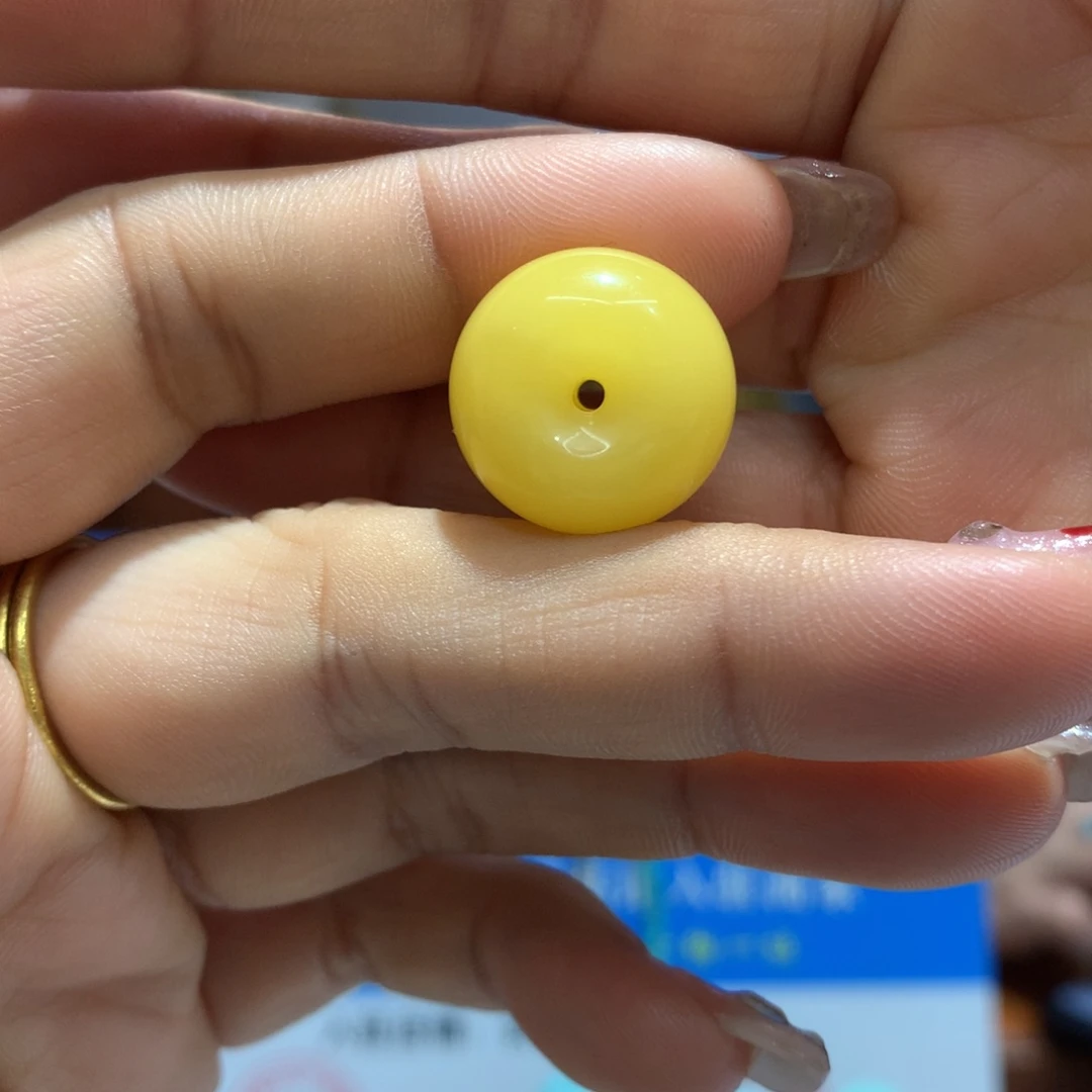 蜜蜡裸石未镶嵌配饰