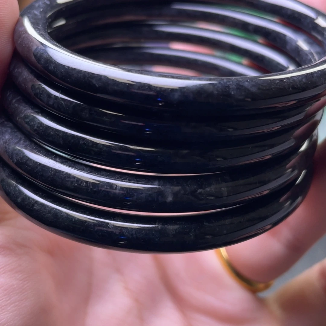 定制翡翠未镶嵌翡翠手镯