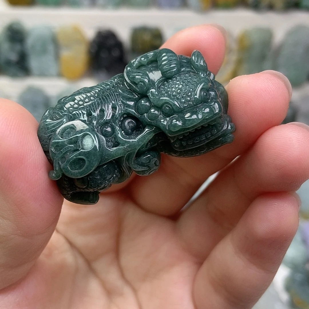 翡翠未镶嵌吊坠(赠链)
