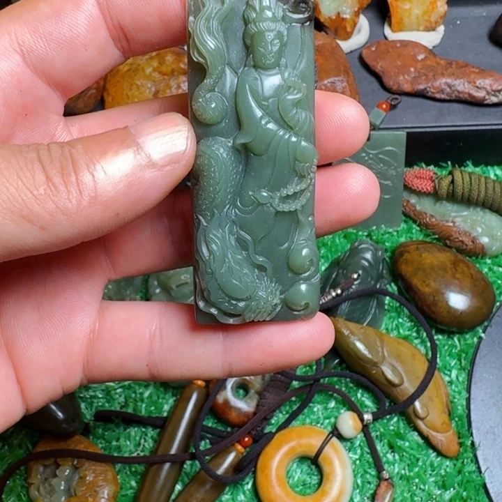 未镶嵌岫岩河磨玉（透闪石质玉）挂件