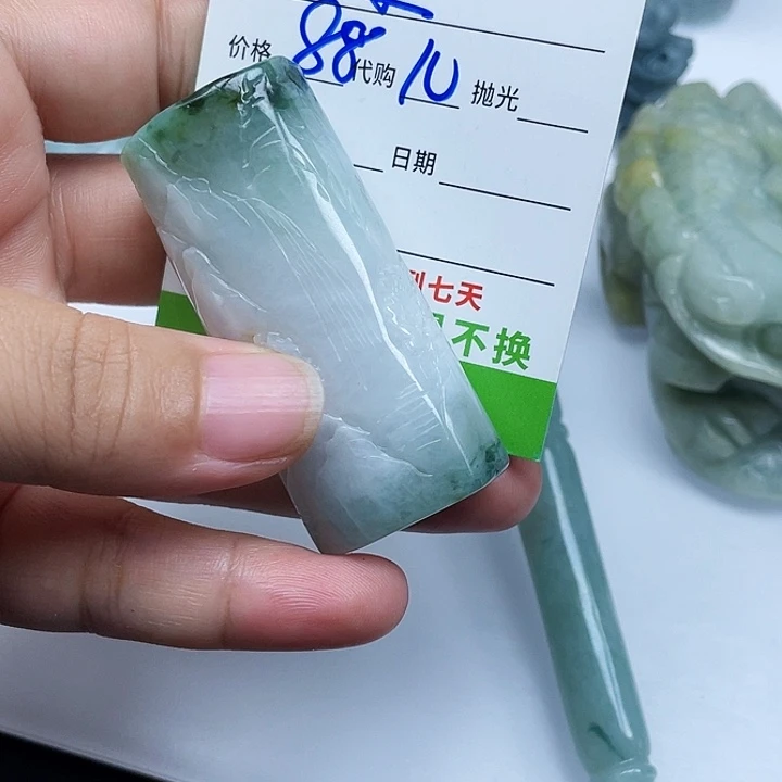 茉***葫翡翠未镶嵌颈饰翡翠