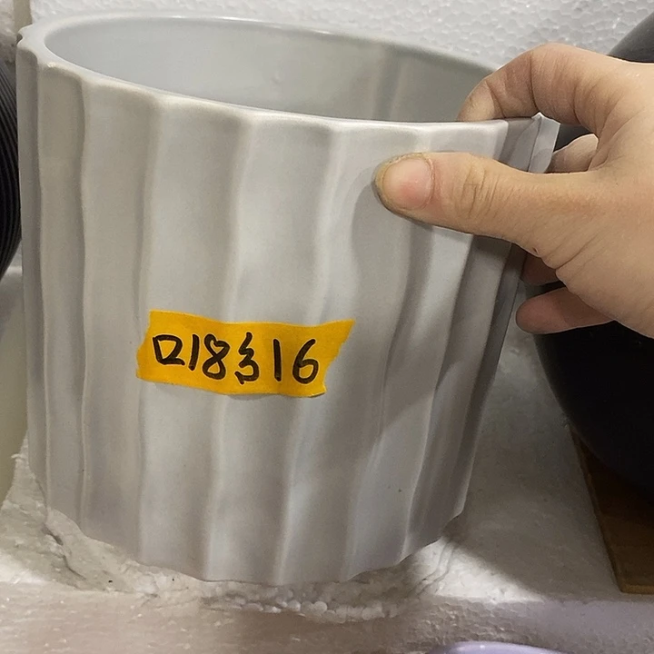 陶瓷花盆有孔 瑕疵介意勿拍