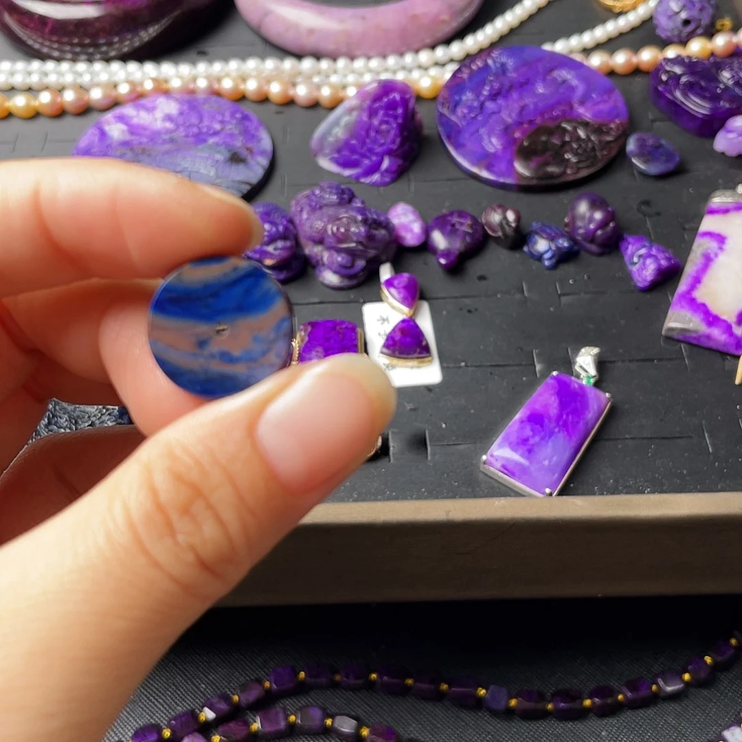 未镶嵌苏纪石（舒俱来）扣子飘**爸